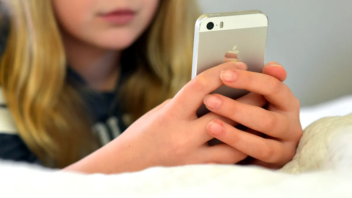 Ce se întâmplă cu fotografiile pe care le faci cu iPhone-ul: Această femeie a rămas șocată după ce și-a făcut o poză în oglindă FOTO