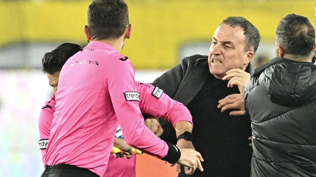 S-a dat decizia. Ce pedeapsă a primit președintele din Turcia care a lovit un arbitru. Nici clubul nu a scăpat