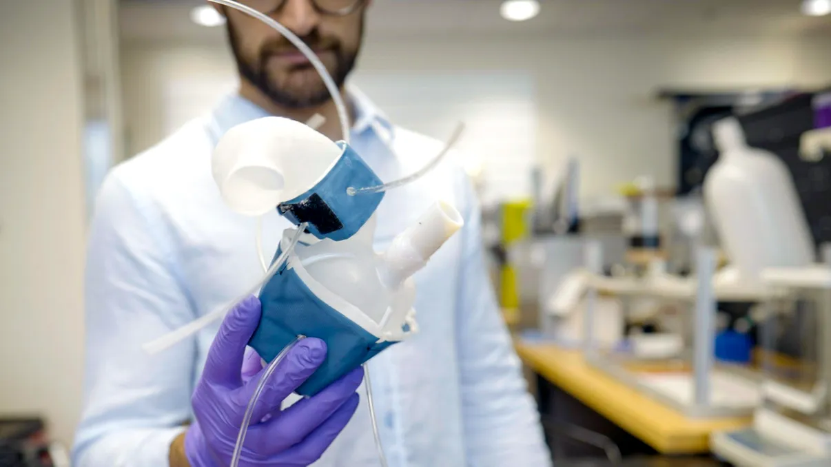 Oamenii de știință au creat o inimă biorobotică ce bate ca cea reală: Cum va salva vieți VIDEO