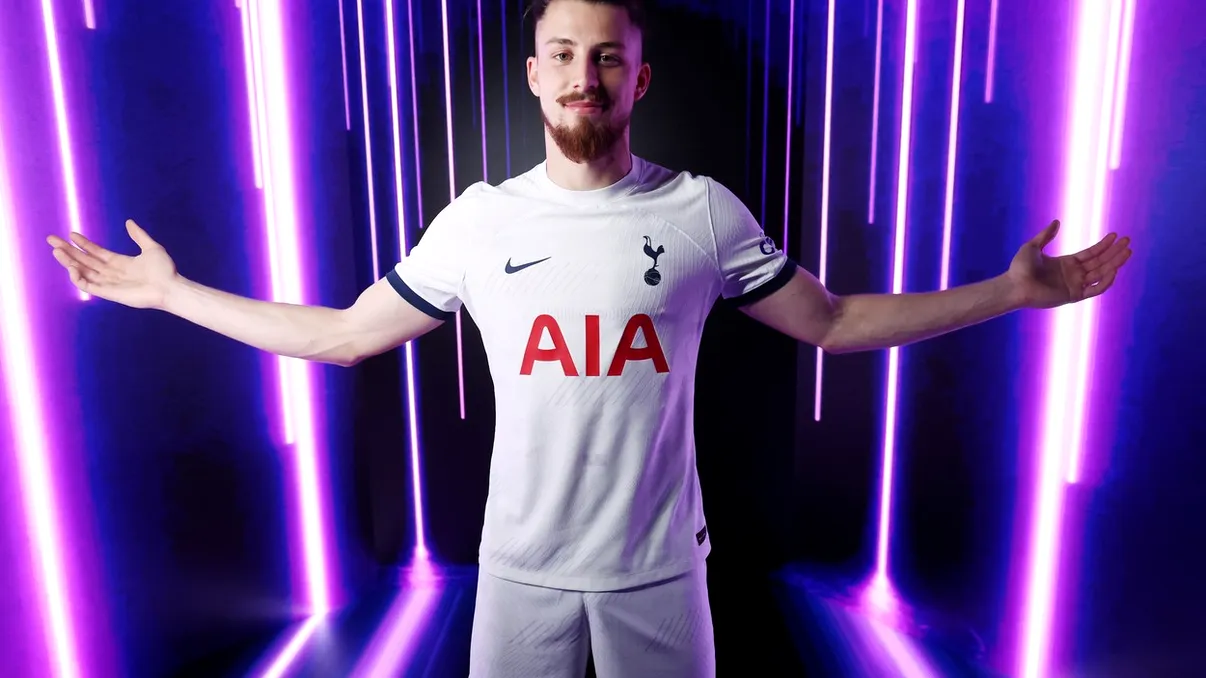 Radu Drăgușin, primul interviu după transferul la Tottenham. Cum l-a convins antrenorul să aleagă pe Spurs