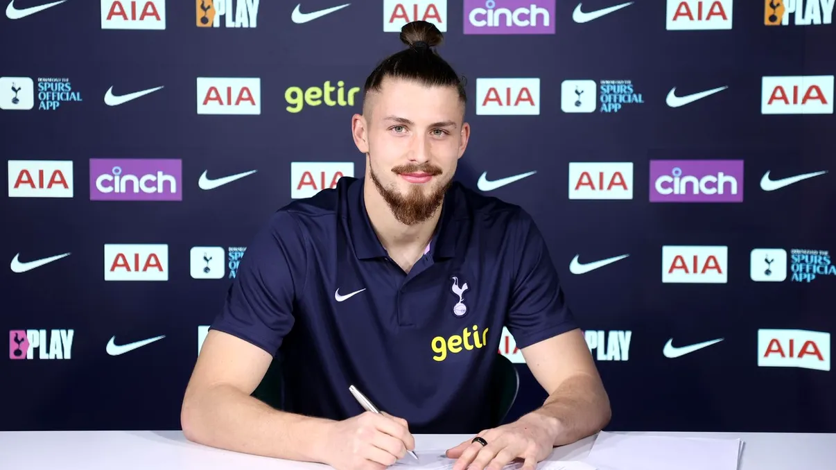 Câți bani a încasat Radu Drăgușin la semnătură, suma este uriașă. Are și bonus la fiecare meci. Datele contractului cu Tottenham