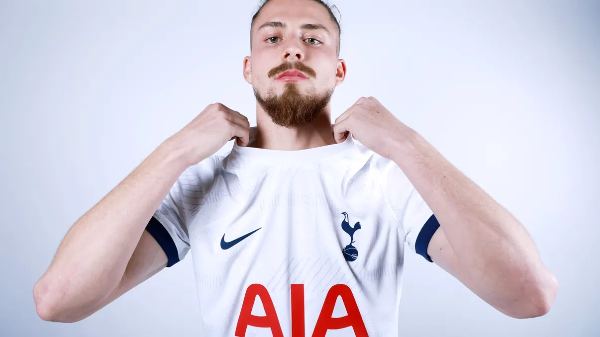 Radu Drăgușin, în fața unui moment important la Tottenham. Ce au scris englezii despre fundașul român