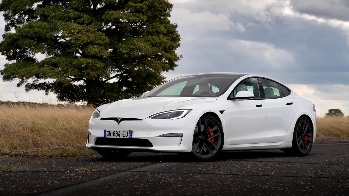 Tesla a rechemat în fabrică 200.000 de mașini electrice: Care e problema, ce trebuie să știe șoferii