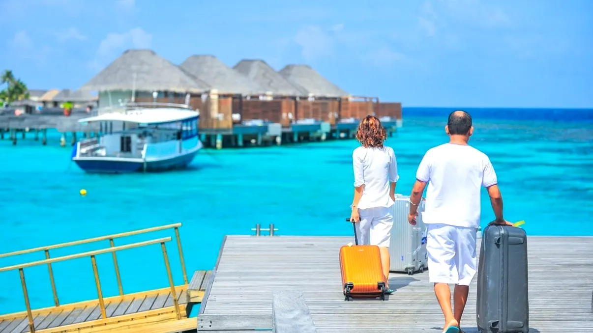 Turismul își revine anul acesta: Ce spun specialiștii despre vacanțele noastre din 2024, câți bani dai