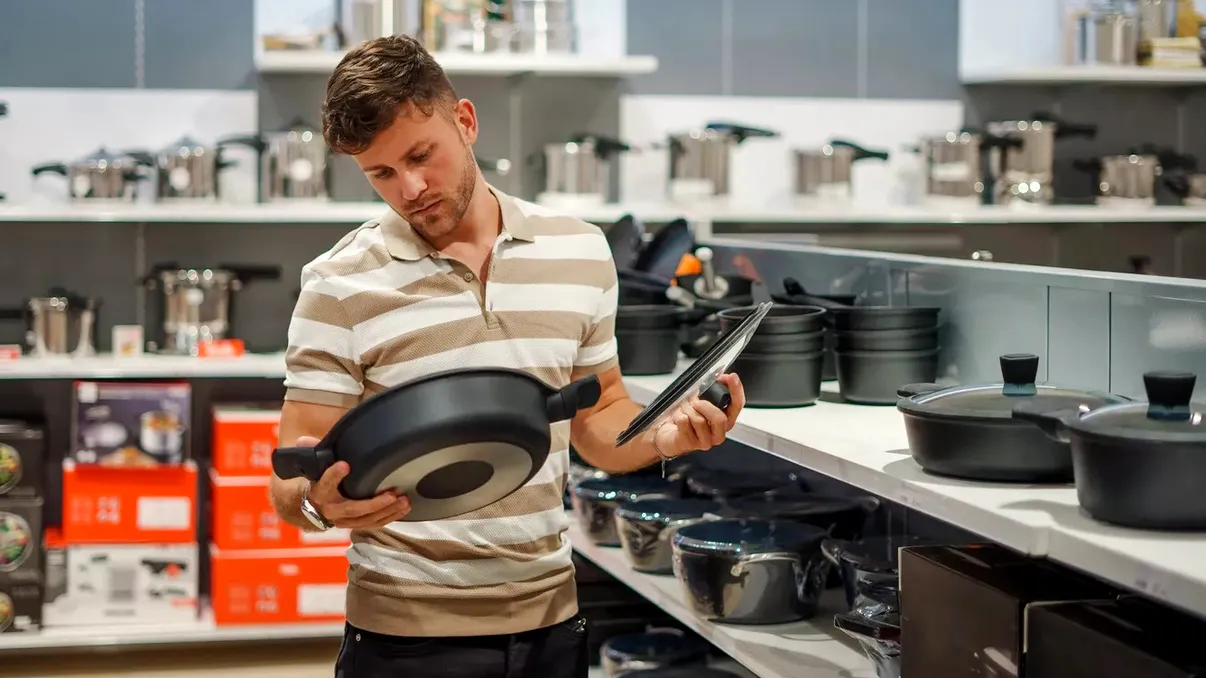 Pericolul ascuns în vasele de gătit, riscurile la care te expui: Ce să alegi corect dintre ceramică, teflon, oțel inoxidabil sau sticlă, conform specialiștilor