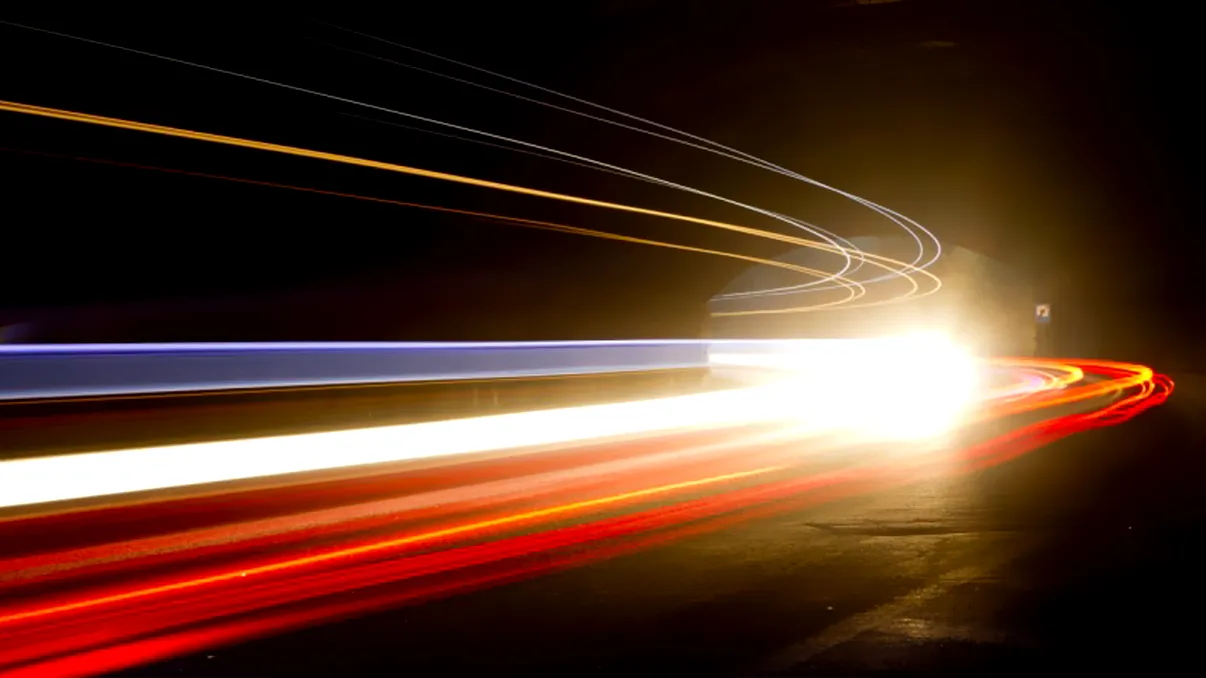 Oamenii de știință au încetinit lumina de 10.000 de ori, arătând că imposibilul devine posibil în fizica modernă