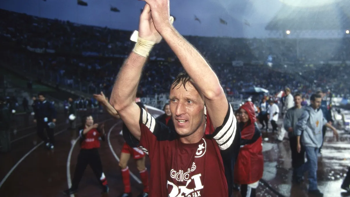 A murit eroul Germaniei de la Campionatului Mondial din 1990. A decis finala cu Argentina