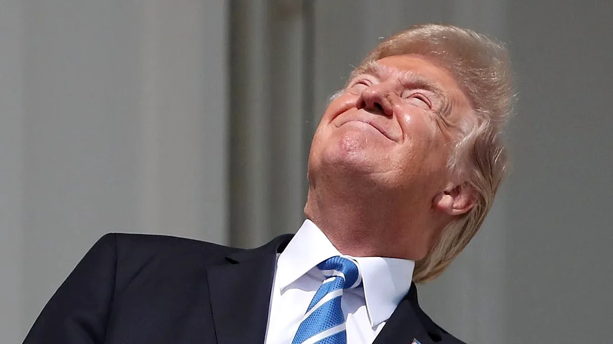 Ce se întâmplă dacă te uiți la eclipsă fără ochelari de protecție, de fapt. Între mit și realitate