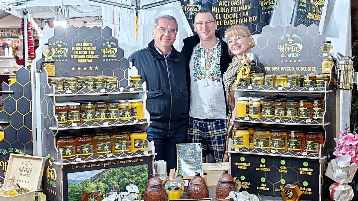 Românul care a dat lovitura cu un produs natural indispensabil. Afacerea de succes cu miere biologică dintr-o făbricuță de 100.000 de euro