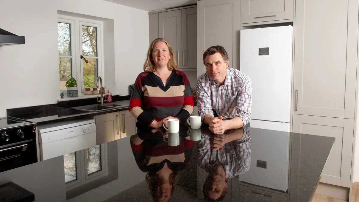 Descoperirea incredibilă făcută de un cuplu în timp ce renova bucătăria. Comoara valorează o avere