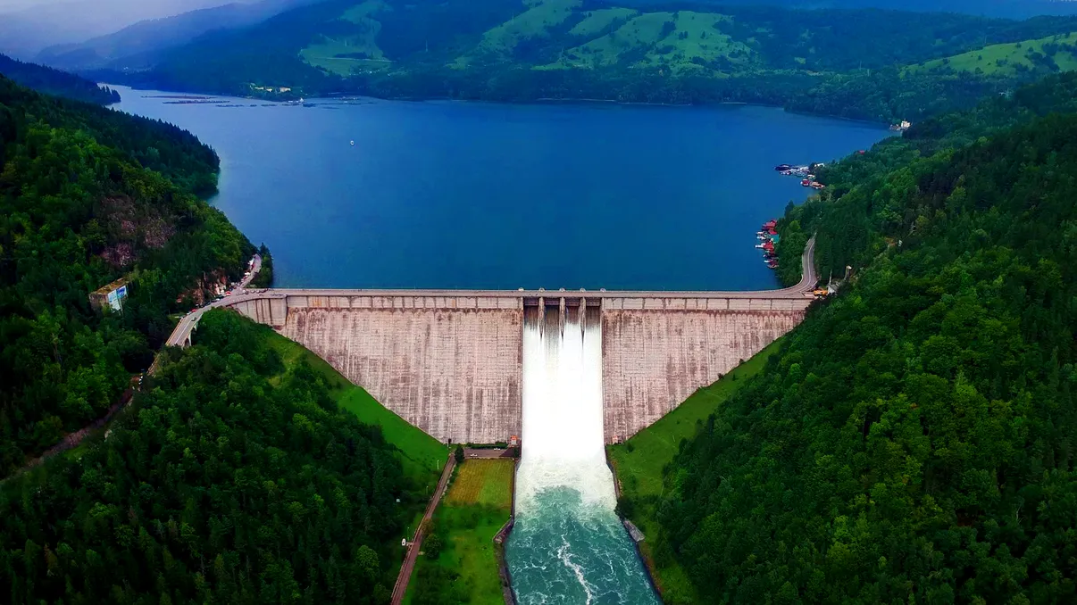 Secretele celui mai mare proiect hidroenergetic din anii '50: Istoria construcției Barajului Bicaz