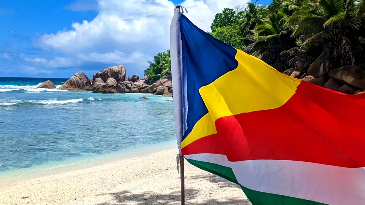 Singura țară din lume cu steagurile României și Ungariei pe drapel. Ce simbolizează culorile VIDEO