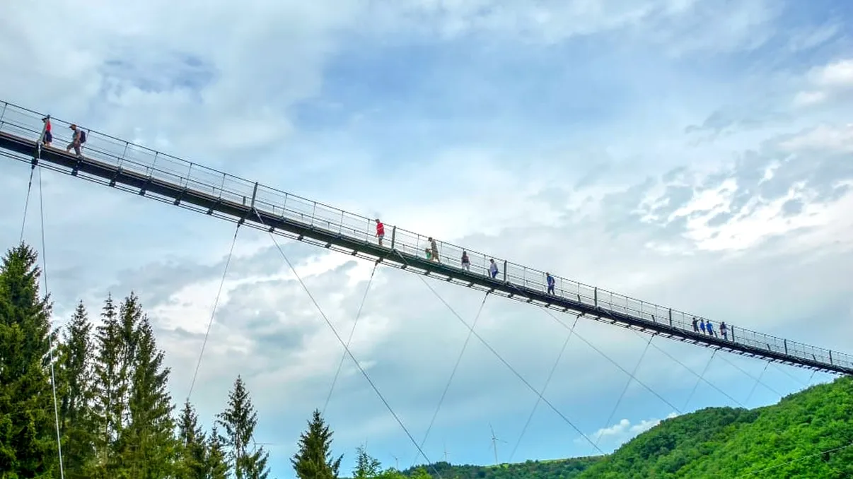 Ar putea fi cel mai înalt pod din Europa și se află în România