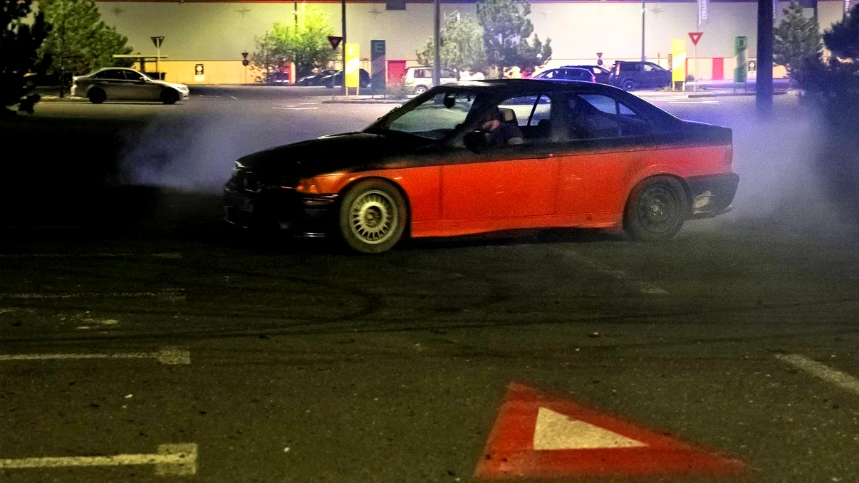 Ce s-a descoperit despre șoferii care iubesc mașinile zgomotoase, cei care le ambalează la semafor. Concluzia îngrijorătoare a cercetătorilor