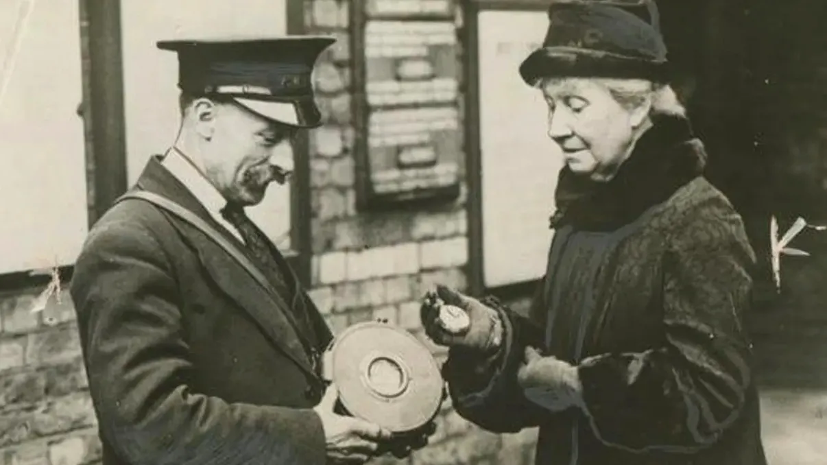 Femeia care a vândut ora exactă și bărbatul care a încercat să o oprească