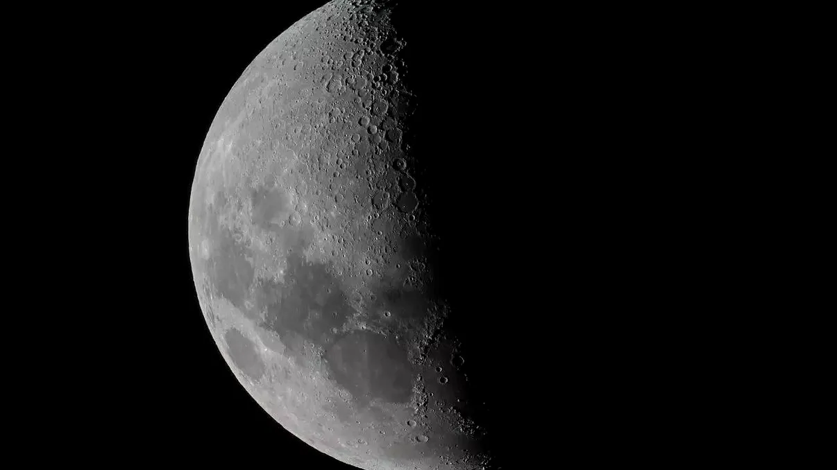 A fost lansat primul atlas de înaltă definiție al Lunii FOTO