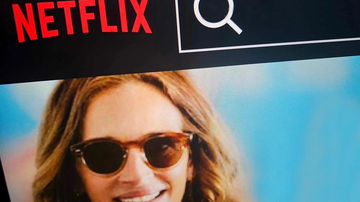 Filmul de pe Netflix care a rupt topurile în România: de ce să te uiți la comedia cu George Clooney și Julia Roberts, 