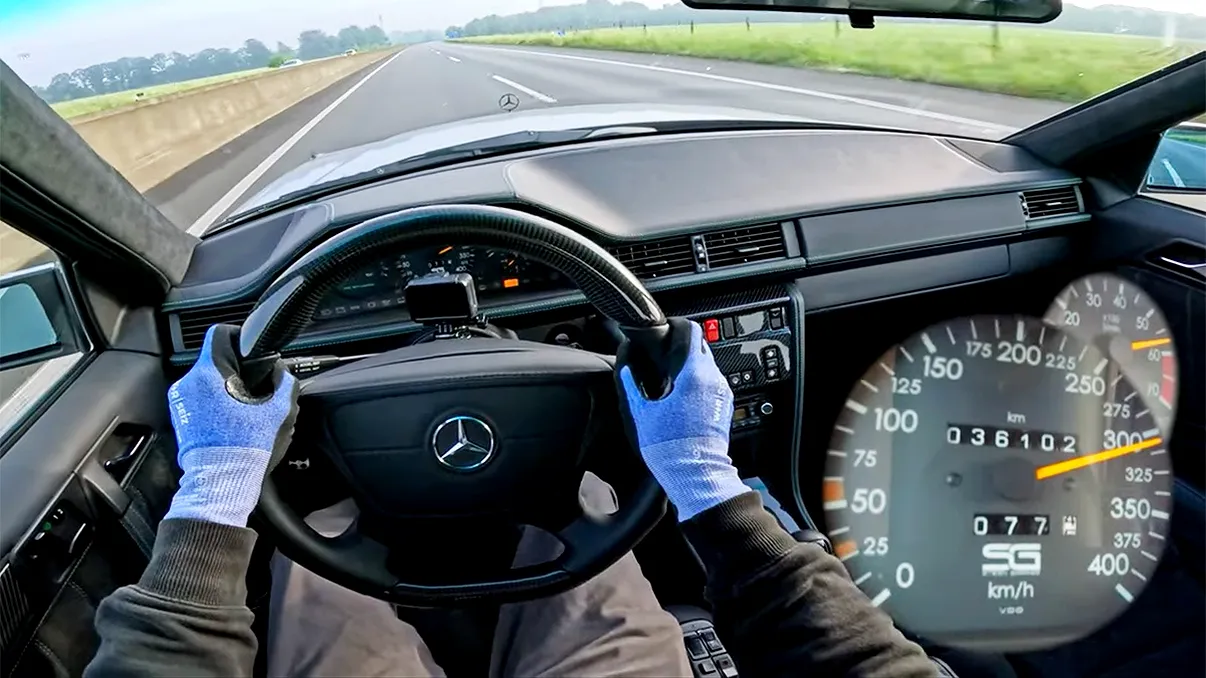 Mercedes SG65 atinge peste 300 km/h pe o autostradă germană VIDEO