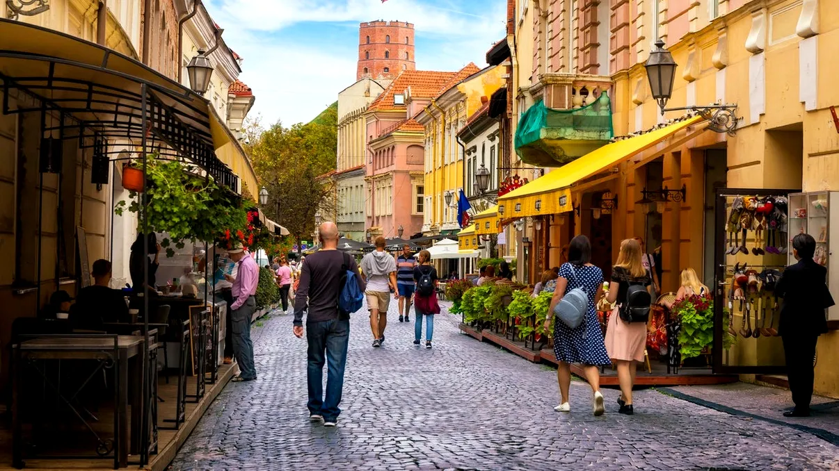 Cea mai ieftină destinație din Europa: Unde să mergi în concediu vara asta și să mănânci cu trei dolari