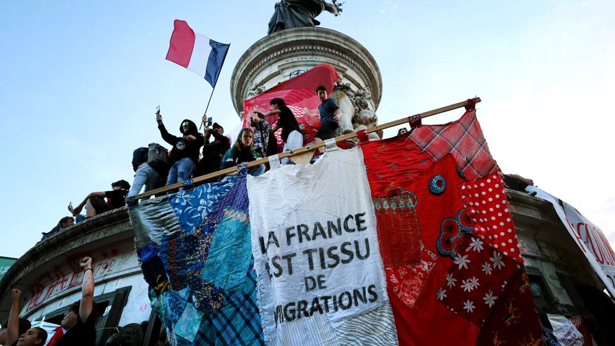 Surpriză majoră în Franța: alianța de stânga Noul Front Popular câștigă, premierul Attal anunță demisia