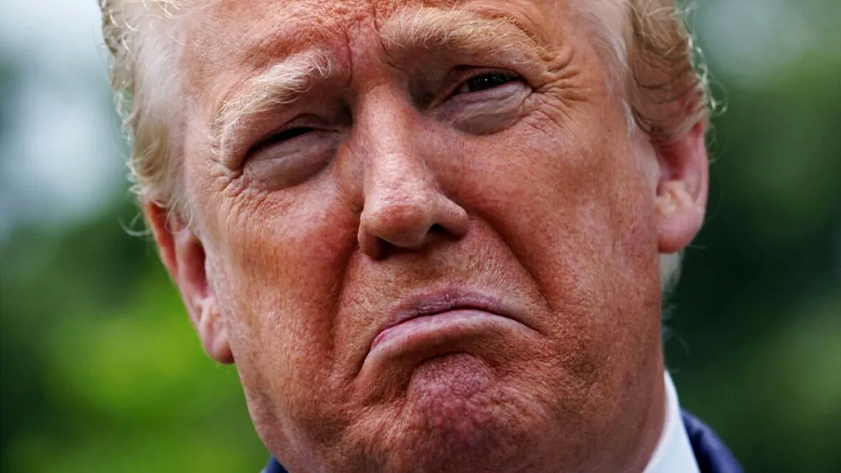 Trump este plin de nervi pentru că a cheltuit o groază de bani să-l discrediteze pe Biden, iar acum trebuie să o ia de la capăt