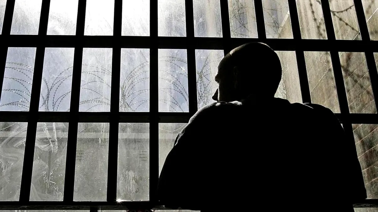 Un bărbat condamnat la moarte așteaptă de 45 de ani în închisoare să-i fie aplicată sentința, dar, ajuns la 88 de ani, încă mai crede că va fi eliberat.