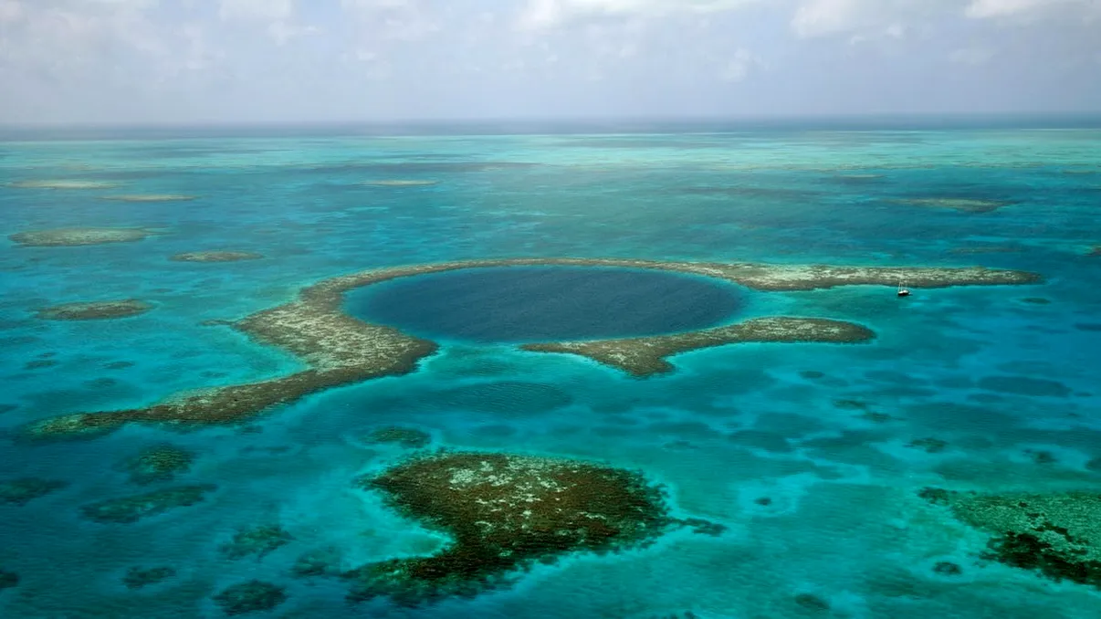 Descoperirea celei mai adânci găuri albastre din lume în Mexic: Ce mistere ascunde acest abis uriaș