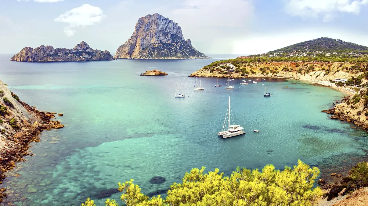 Cea mai vizitată țară din lume pe timpul verii nu e Grecia, nici Italia: Locuri pe care să le explorezi, de la plaje la monumente istorice