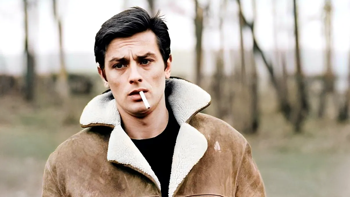 În România, un „Alain Delon” pe tine trezea invidii și admirație deopotrivă. Povestea cojocului „Vidra”, brand comunist ucis de capitalism