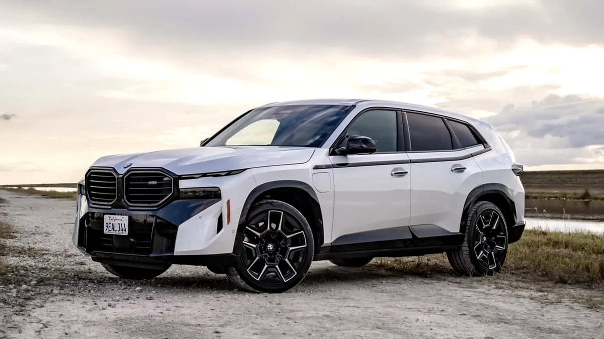 Toate exemplarele de Dacia Jogger vândute în iunie nu valorează cât 39 de SUV-uri BMW vândute românilor. Prețul astronomic al mașinii din seria M