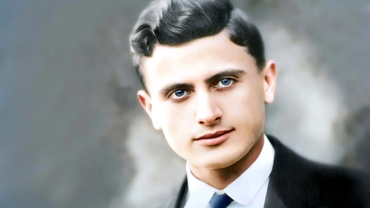 Tânărul dandy din imagine a fost iubit, dar și contestat de milioane de români. Avea să ajungă, în final, sfânt în Calendarul Ortodox. Tinerețea și frământarile celui cunoscut ca Părintele Arsenie Boca