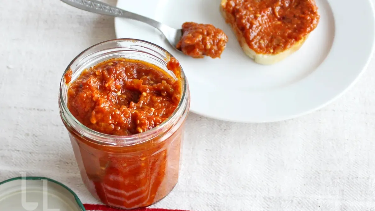 Gospodinele plătesc mai mult pentru zacuscă din cauza secetei