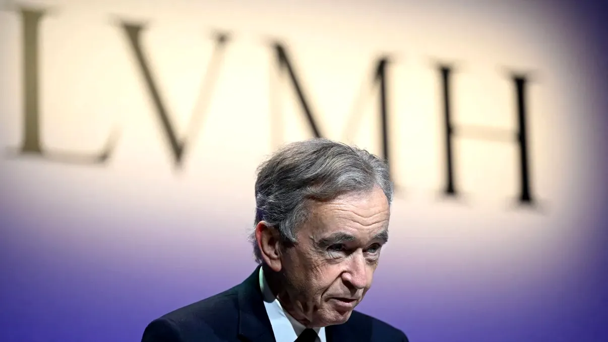 Cum este să pierzi 54 de miliarde de dolari într-un an, doar Bernard Arnault știe. Noul clasament al celor mai bogați oameni din lume