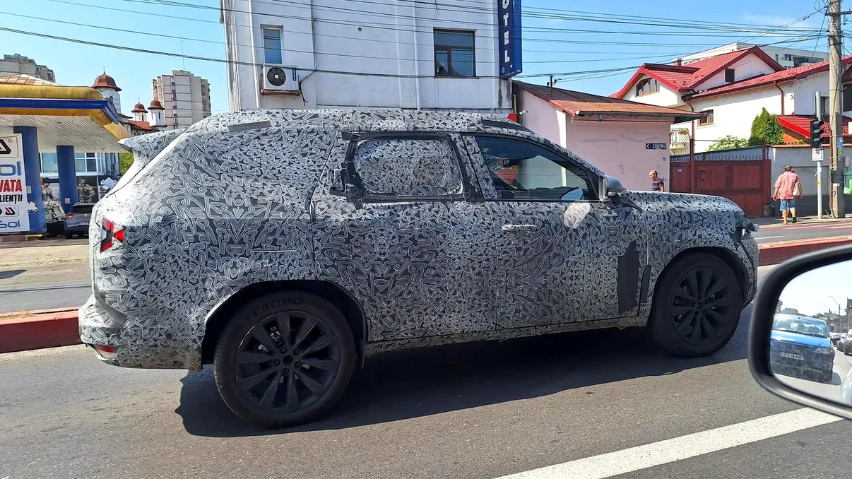 Dacia Bigster versus Dacia Duster - diferențele între SUV-urile de la Mioveni din cele mai noi imagini spion ajunse online