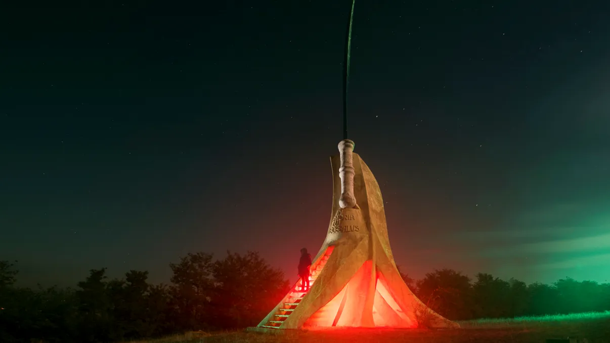 Sabia Dacilor, arma care i-a înfricoșat pe soldații romani. Monumentul din România care ”respiră” istorie