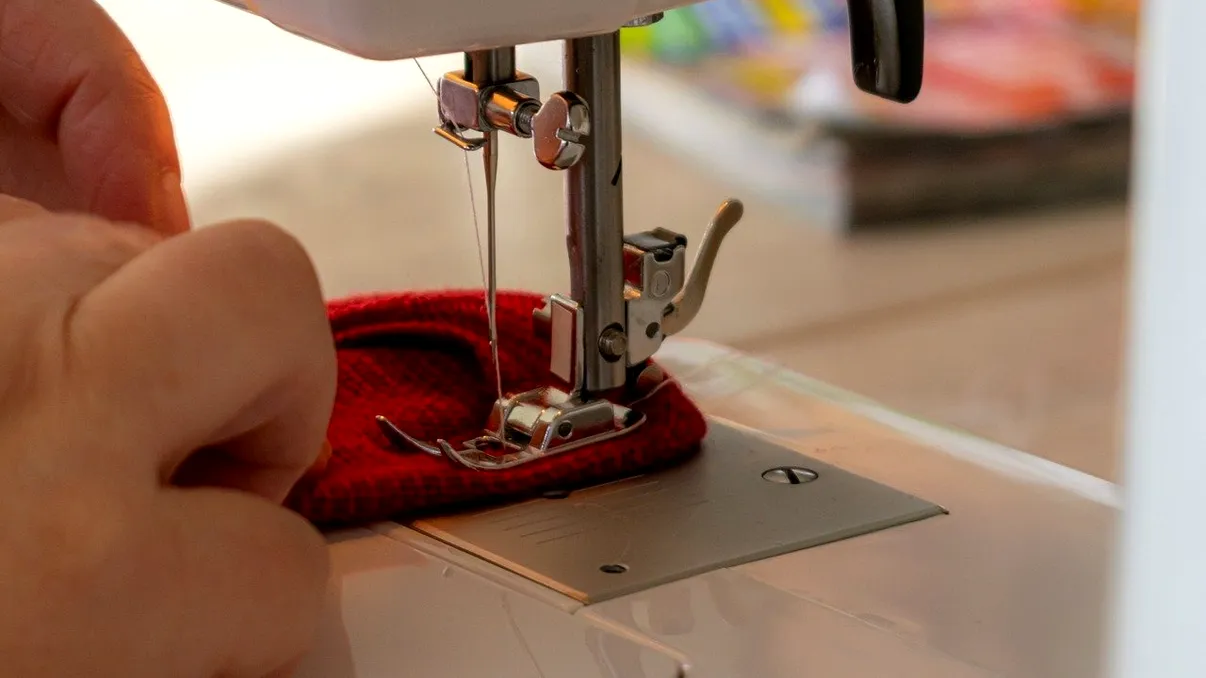 Românul care a dat lovitura în moda de lux: Sacouri cu praf de diamante