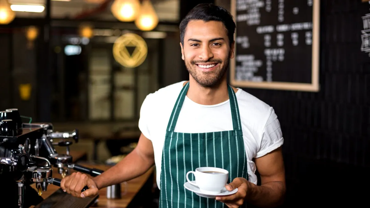 Fenomen alarmant în industria ospitalității din România: Angajații străini pleacă în masă