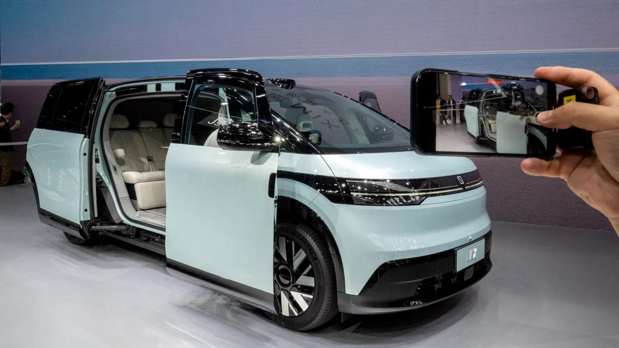 Mașinile occidentale, la mâna pieței chineze: Ce a dus la această dependență