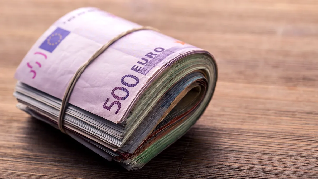 Cât muncești în România ca să-ți permiți o mașină second hand. De câte salarii au nevoie românii, dar nemții sau portughezii pentru un Passat sau BMW Seria 3