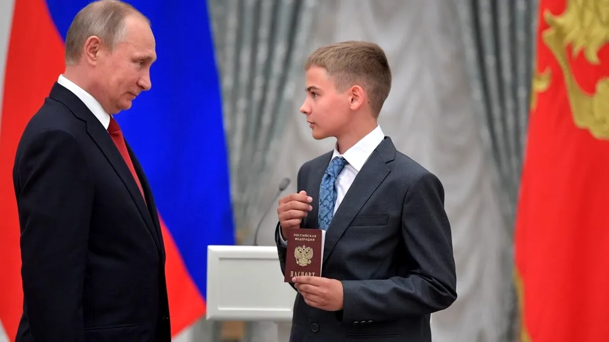 Adolescenții de 15 ani care au devenit dușmanii „Mamei” Rusia. De ce au fost condamnați la închisoare pe viață de regimul lui Putin