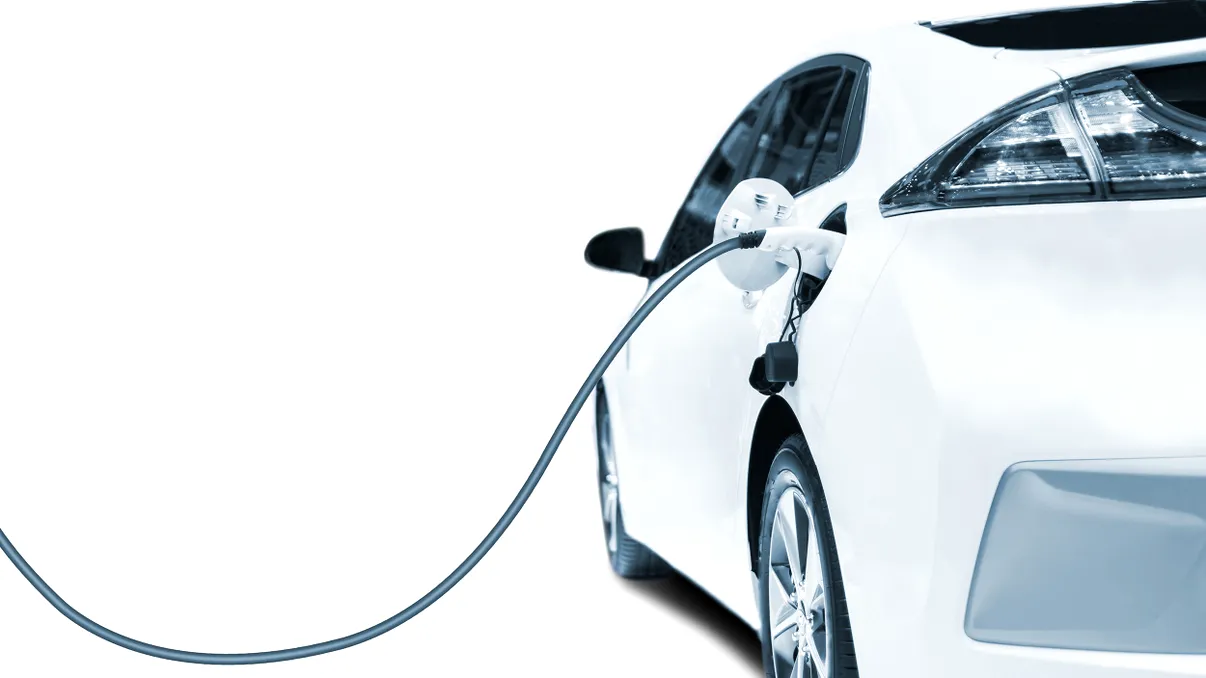 Proprietarii de mașini electrice au o amprentă de carbon mai mare decât media
