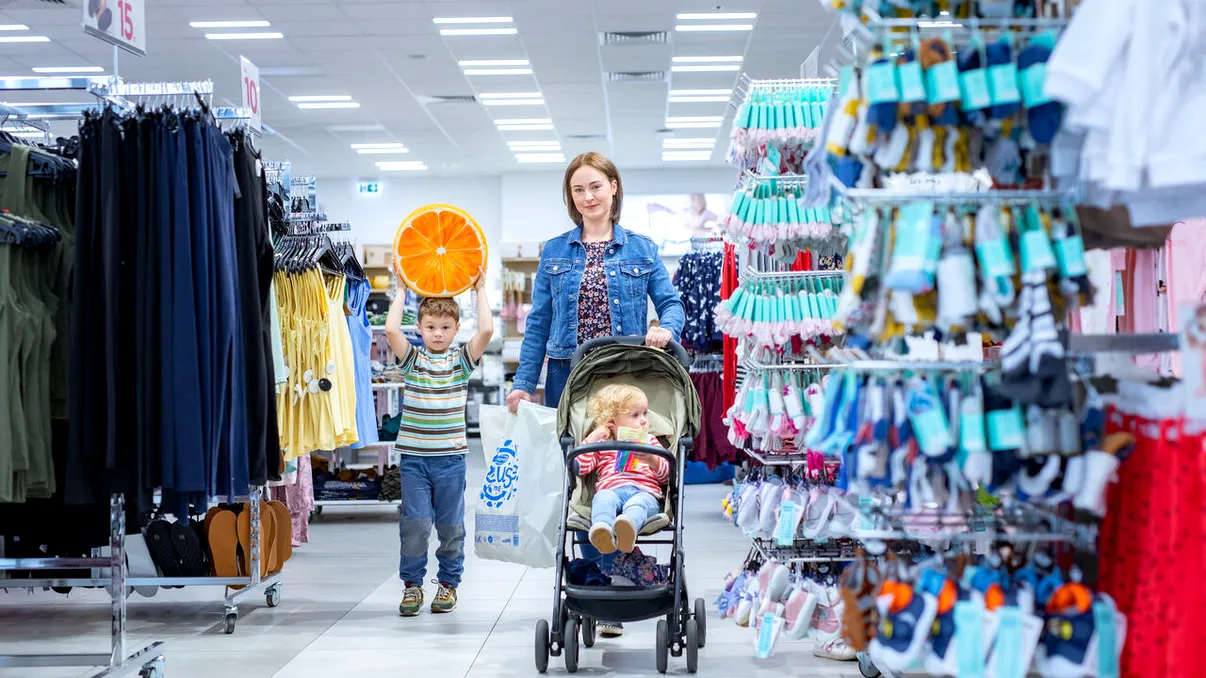 Pantaloni de trening la doar 21 de lei. Ce magazin din România are super reduceri în această toamnă