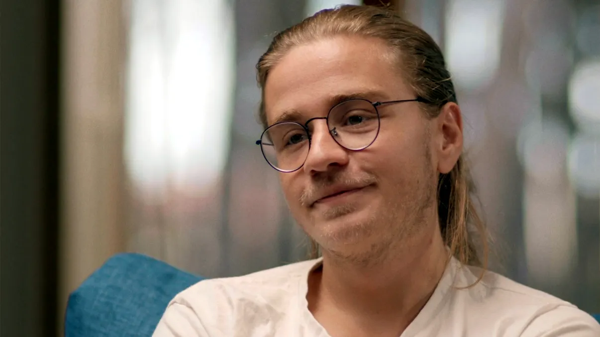 Are 30 de ani, 7 milioane $ în cont și nu a făcut decât să se joace toată ziua pe calculator. Cum a transformat pasiunea pentru gaming într-o carieră de succes în e-sports