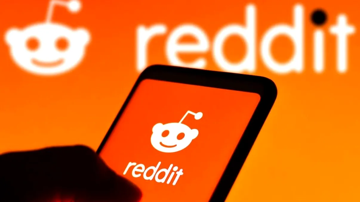 Acțiunile Reddit explodează pe bursă după primul profit din istorie, impulsionat de parteneriatele AI cu Google și OpenAI