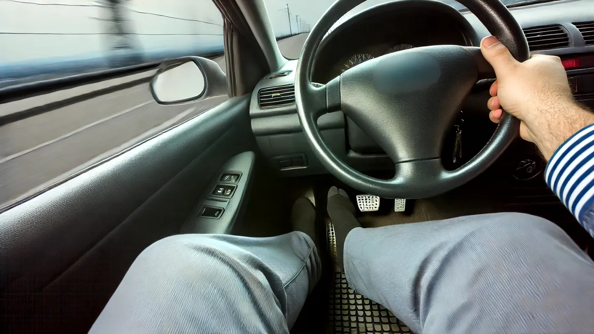 Când e bine să pui lichid de frână, să completezi la mașină. Așa previi probleme mai grave, să nu ajungi în service