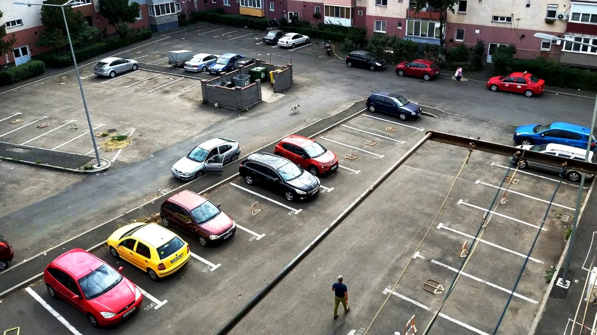 2.000 de lei amendă pentru românii care au mașină și stau la bloc. Greșeala pe care ar putea să o facă i-ar costa scump