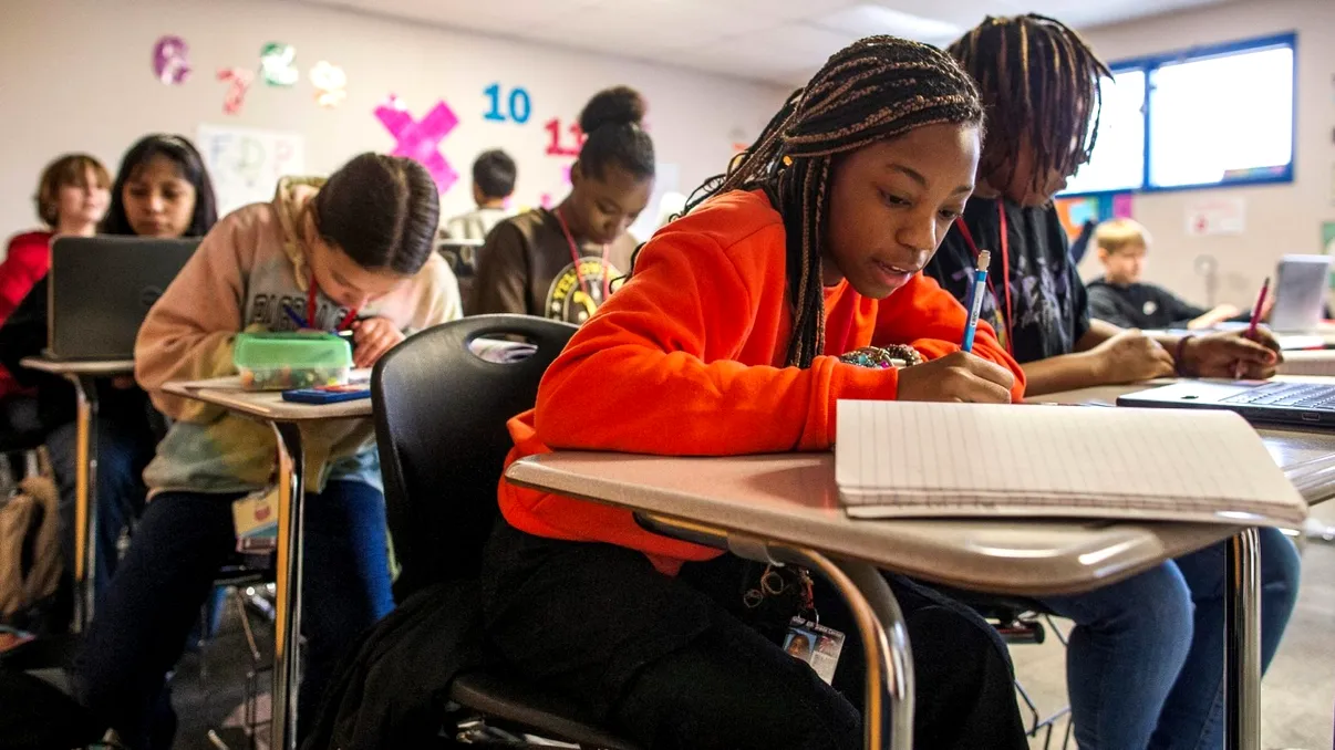 Descoperirea istorică a două studente: O nouă demonstrație pentru teorema lui Pitagora