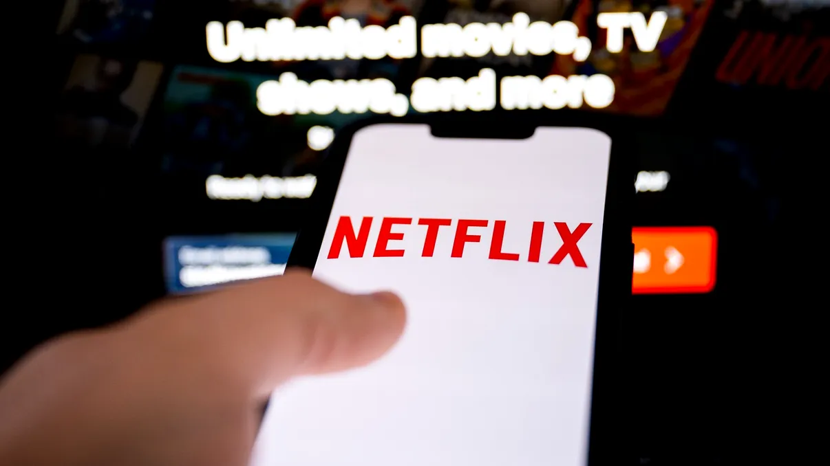 Serialele lunii octombrie pe Netflix! La ce să te uiți acasă în serile ploioase de toamnă