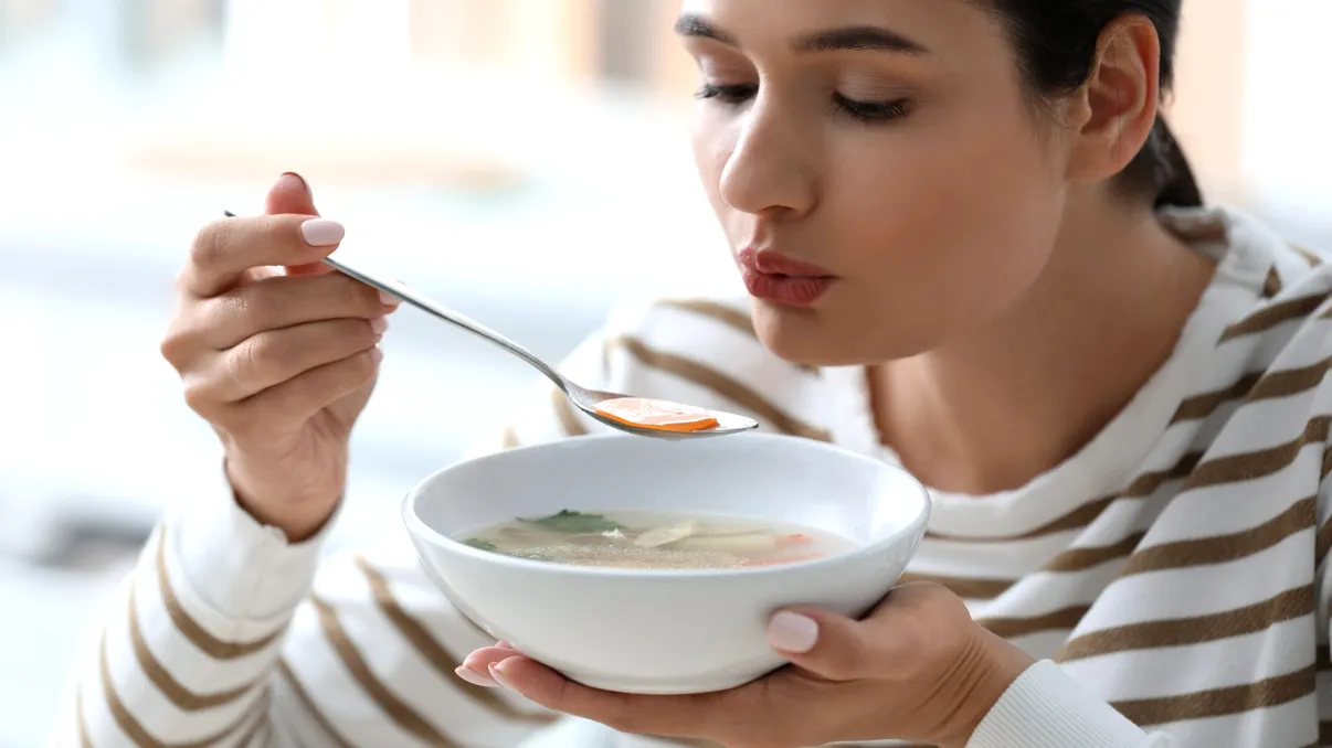 De ce suflăm pe mâncarea fierbinte și cum funcționează acest truc?