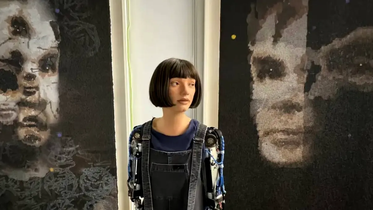 Primul tablou creat de un robot umanoid, vândut pentru 1 milion de dolari: pictura ridică noi semne de întrebare despre inteligența artificială